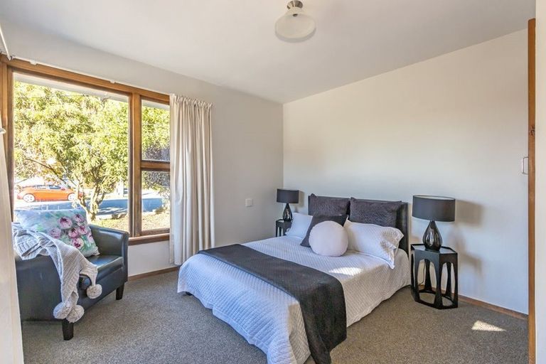 Photo of property in 33 Fovant Street, Russley, Christchurch, 8042
