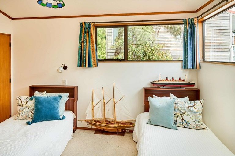 Photo of property in 16 Moana Road, Plimmerton, Porirua, 5026