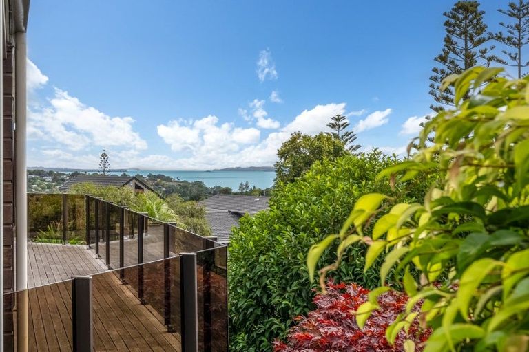 Photo of property in 3 Trident Place, Shelly Park, Auckland, 2014