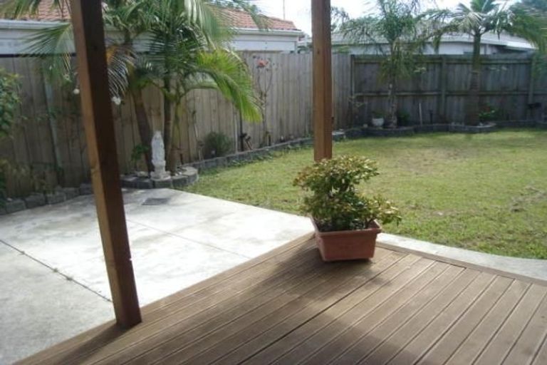 Photo of property in 1/3 Caribbean Drive, Unsworth Heights, Auckland, 0632