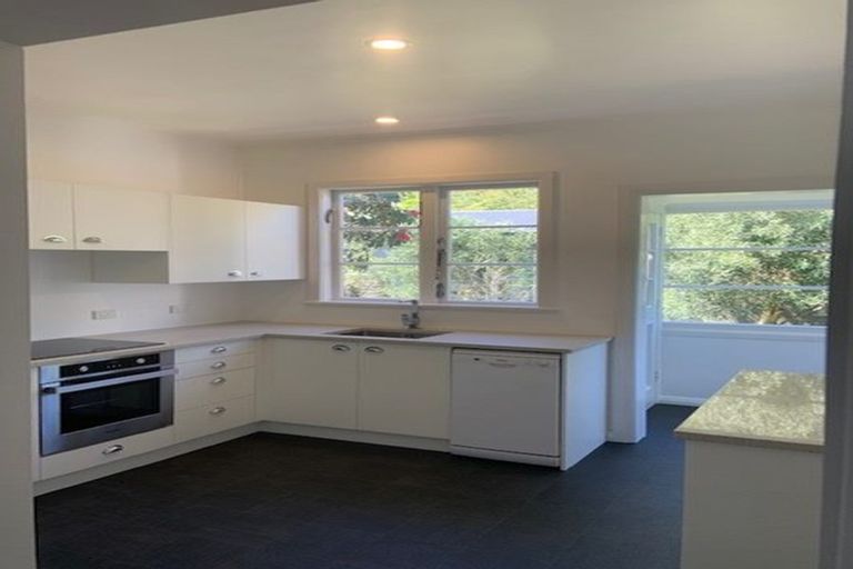 Photo of property in 17 Clutha Avenue, Khandallah, Wellington, 6035