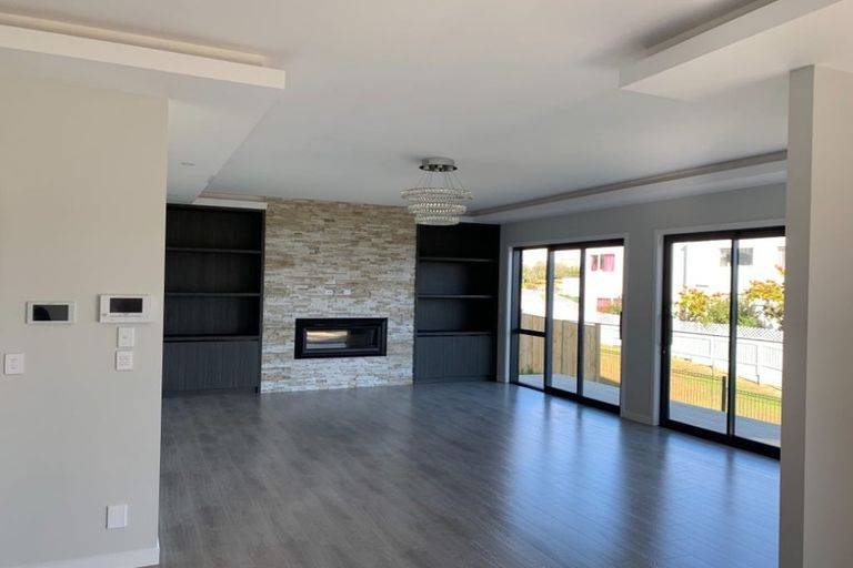 Photo of property in 5 May Potter Close, Oteha, Auckland, 0632