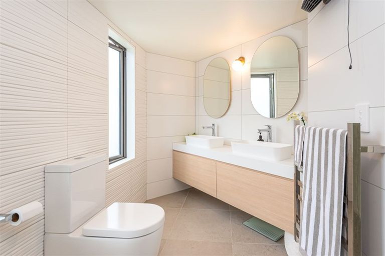 Photo of property in 2/124 Esplanade, Sumner, Christchurch, 8081