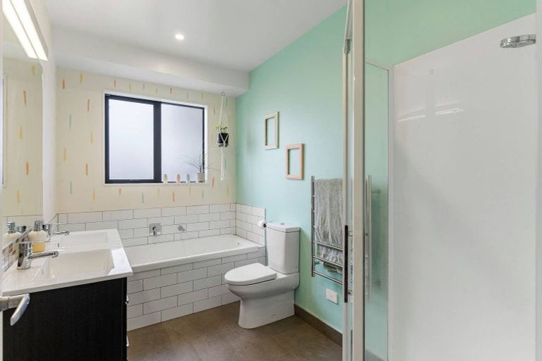 Photo of property in 19 Kahika Grove, Huapai, Kumeu, 0810