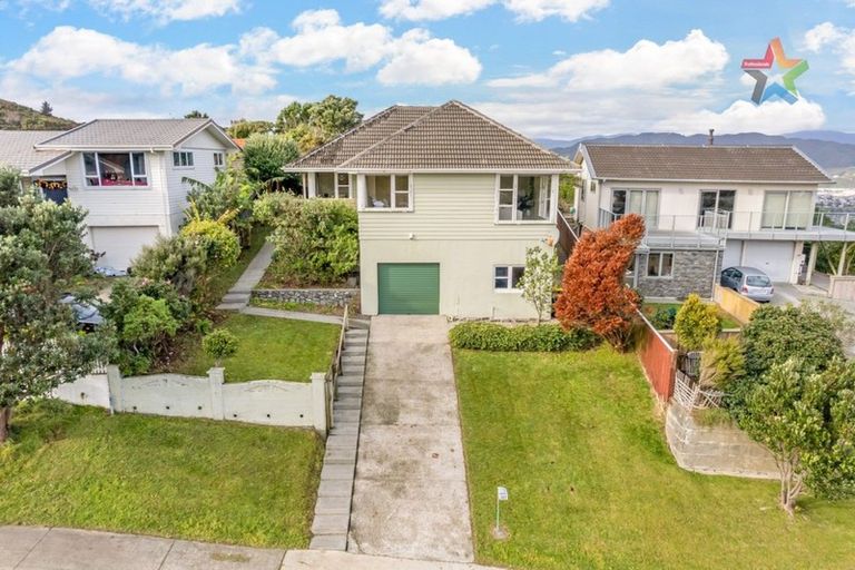 Photo of property in 102 Dowse Drive, Maungaraki, Lower Hutt, 5010