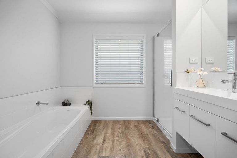 Photo of property in 54 Awataha Crescent, Pyes Pa, Tauranga, 3110