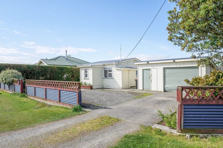 Photo of property in 1 Park Street, Winton, 9720