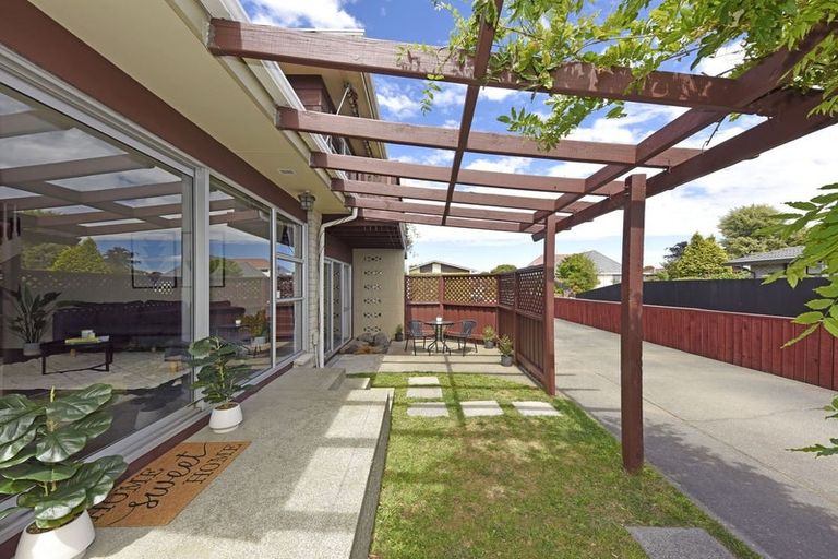 Photo of property in 8b Wyatt Place, Russley, Christchurch, 8042
