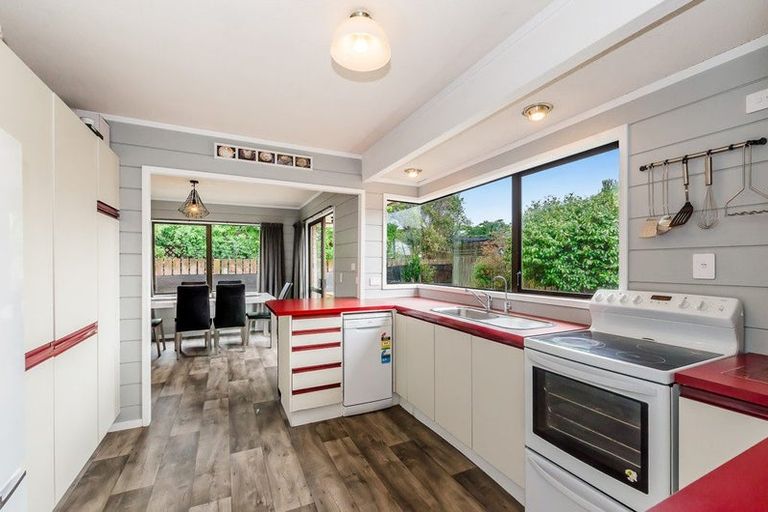 Photo of property in 4 Oakwood Grove, Paraparaumu Beach, Paraparaumu, 5032