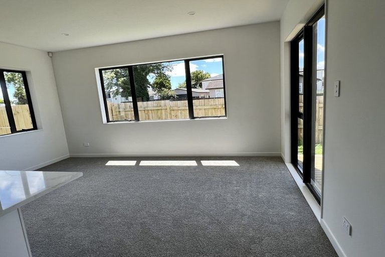 Photo of property in 2 Fiesta Drive, Half Moon Bay, Auckland, 2012