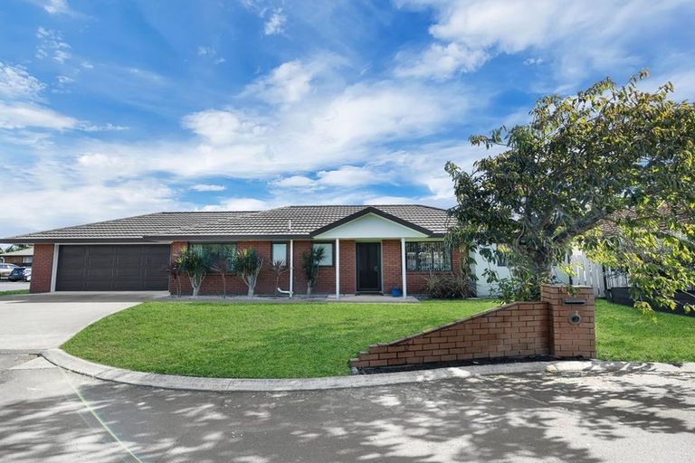 Photo of property in 26 Magnolia Drive, Waiuku, 2123