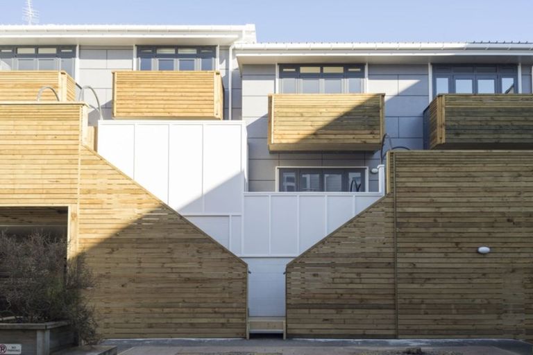 Photo of property in Pirie Street Townhouses, 1/35 Pirie Street, Mount Victoria, Wellington, 6011