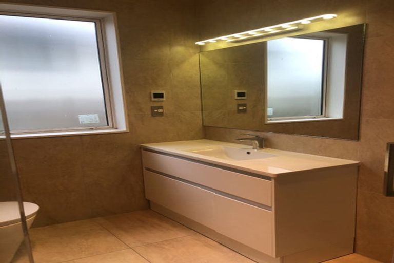 Photo of property in 8 Tawa Place, Orewa, 0931