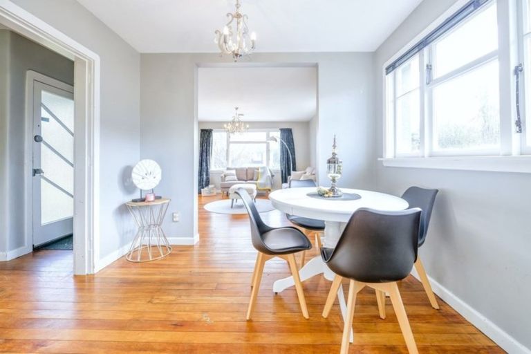 Photo of property in 106 Avonhead Road, Avonhead, Christchurch, 8042