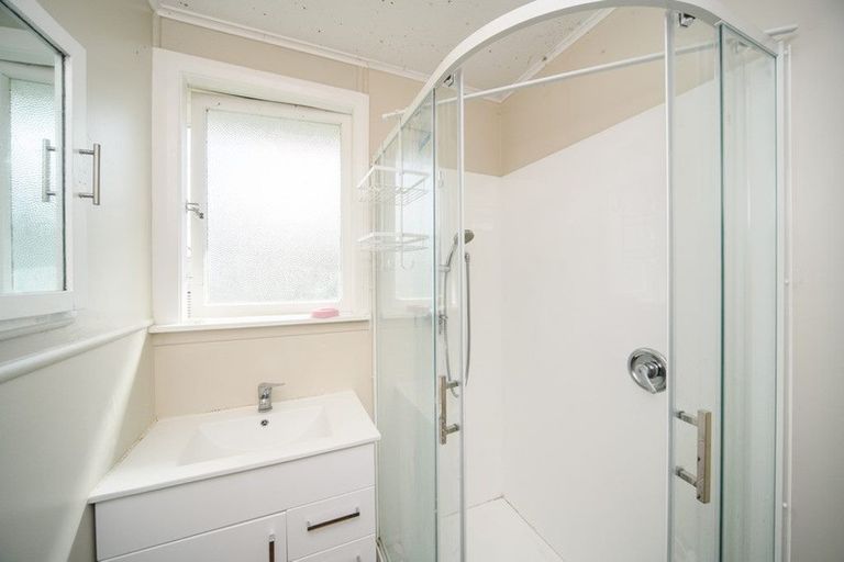 Photo of property in 34 Crewe Crescent, Hokowhitu, Palmerston North, 4410