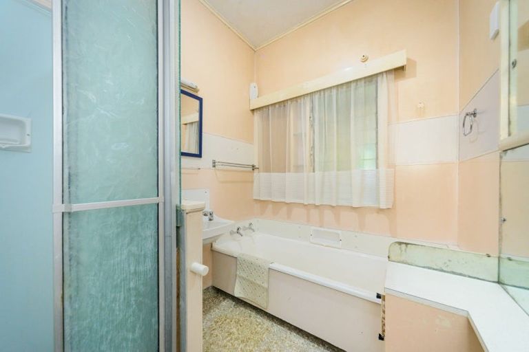 Photo of property in 42 Shamrock Street, Takaro, Palmerston North, 4412