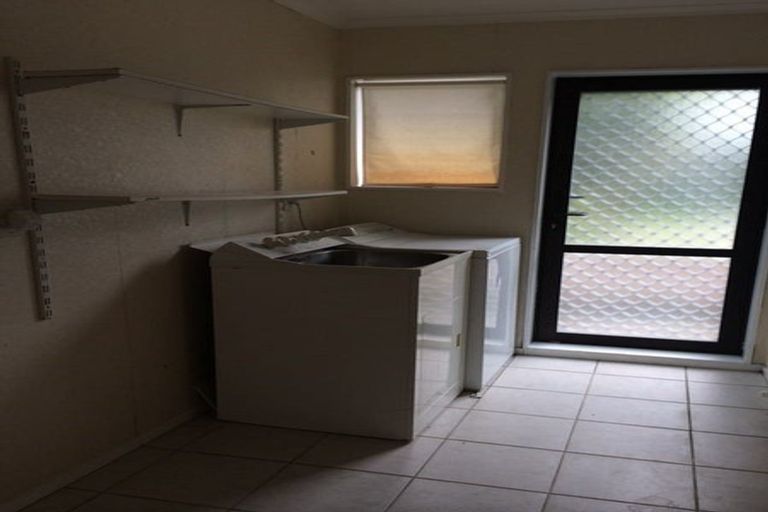 Photo of property in 30 Hoskins Avenue, Hillsborough, Auckland, 1042