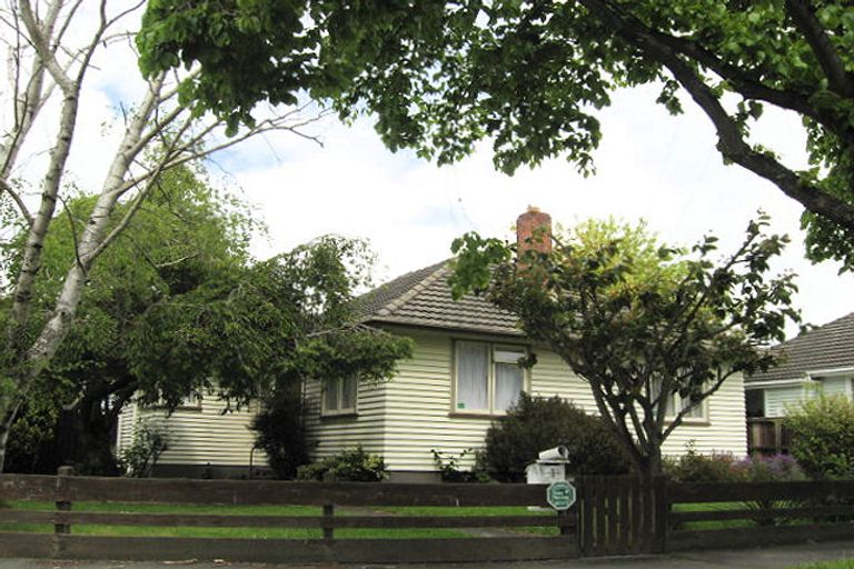 Photo of property in 27 Hooker Avenue, Bryndwr, Christchurch, 8053
