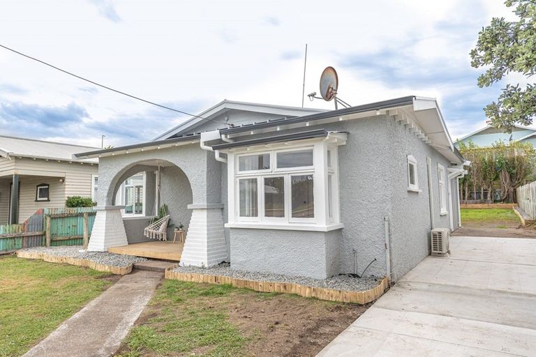 Photo of property in 112 Cornfoot Street, Castlecliff, Whanganui, 4501