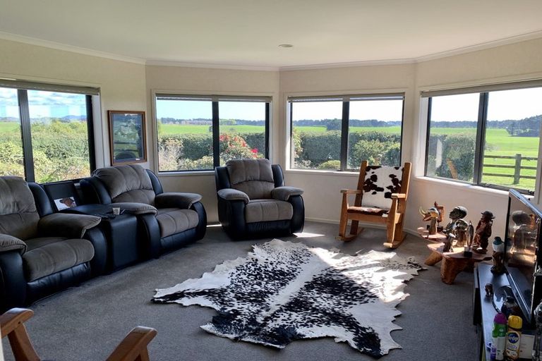 Photo of property in 124a Mountain Road, Sentry Hill, New Plymouth, 4373