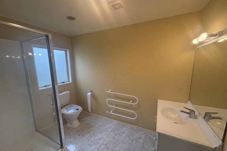 Photo of property in 22 Te Hoe Grove, Pinehill, Auckland, 0632