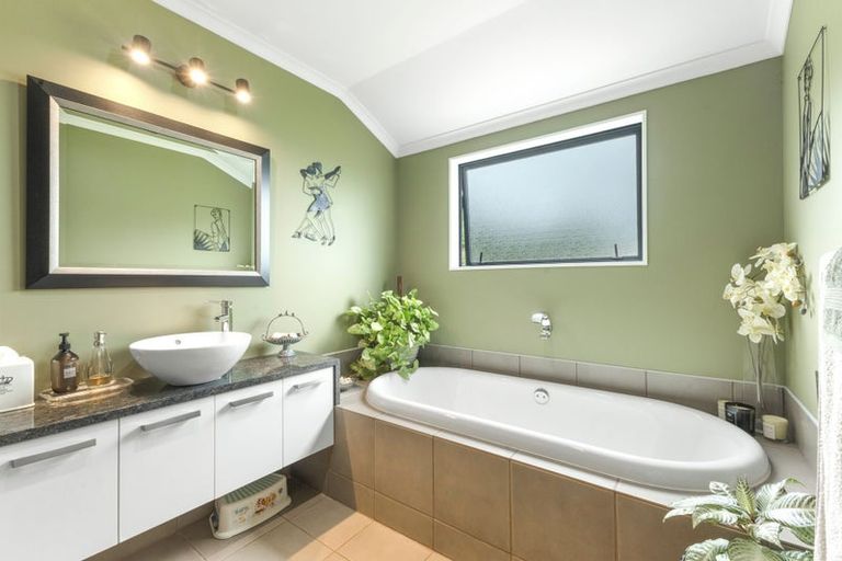 Photo of property in 98 Pitt Road, Hillsborough, New Plymouth, 4372