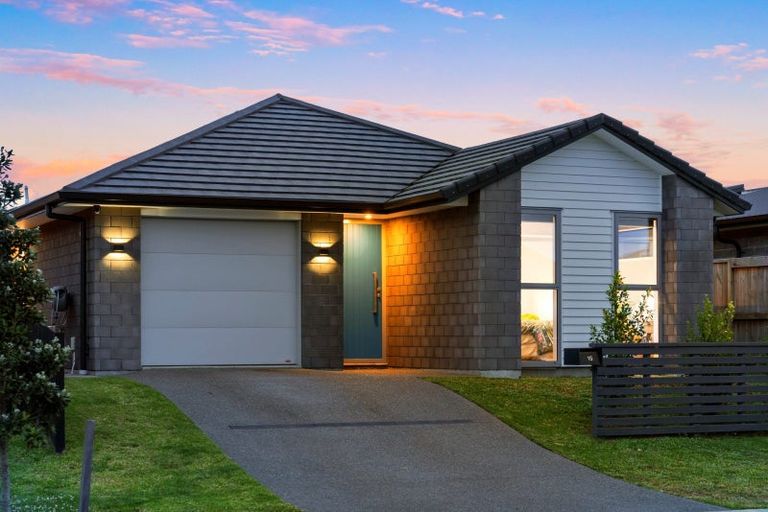 Photo of property in 15 Tiria Drive, Papamoa Beach, Papamoa, 3118