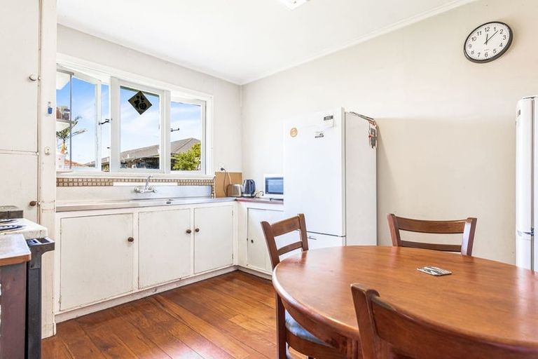 Photo of property in 58 Hutchinson Avenue, New Lynn, Auckland, 0600
