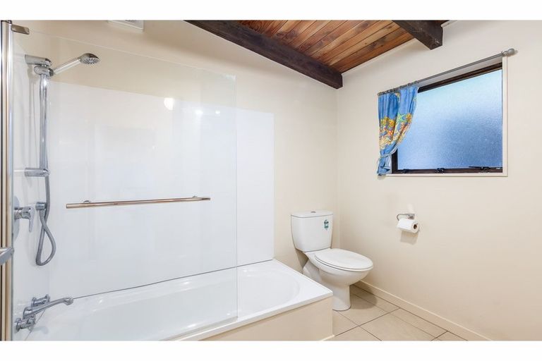 Photo of property in 271 Huia Road, Titirangi, Auckland, 0604