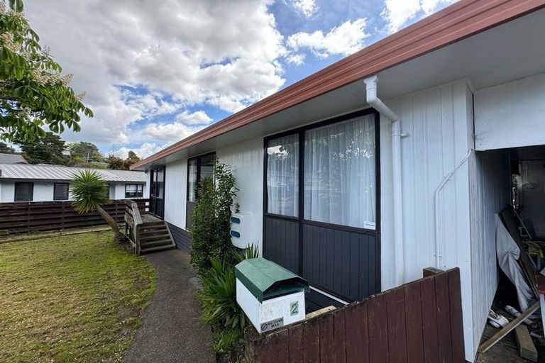 Photo of property in 2/76 Parrs Cross Road, Henderson, Auckland, 0612