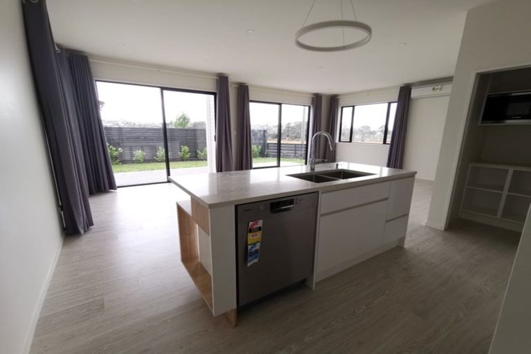 Photo of property in 29 Westgate Drive, Westgate, Auckland, 0614
