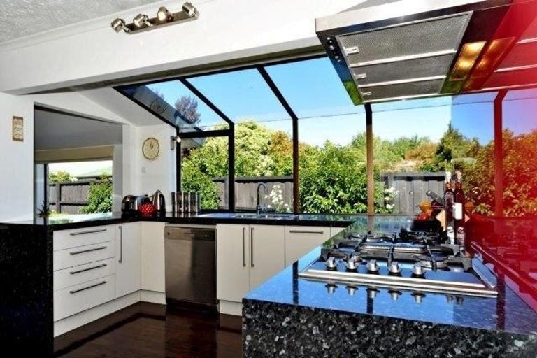 Photo of property in 9 Cam Place, Harewood, Christchurch, 8051