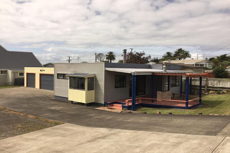 Photo of property in 58 Beach Road, Waihi Beach, 3611