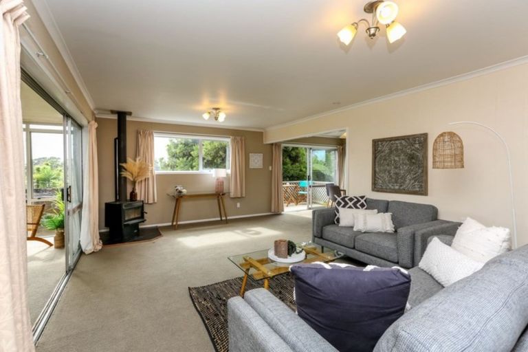 Photo of property in 17 Linda Street, Oakura, 4314