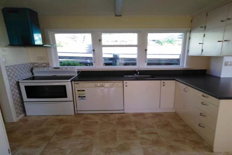 Photo of property in 32 Arapiko Street, Johnsonville, Wellington, 6037