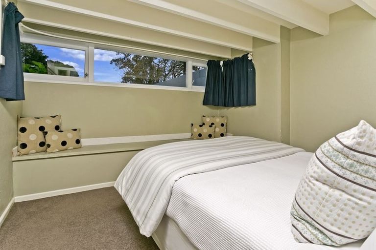 Photo of property in 1 Lynn Road, Bayview, Auckland, 0629