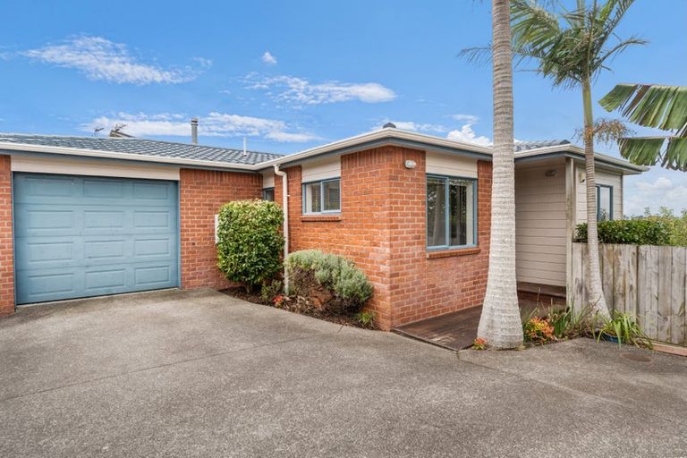 Photo of property in 2a Sycamore Drive, Sunnynook, Auckland, 0620