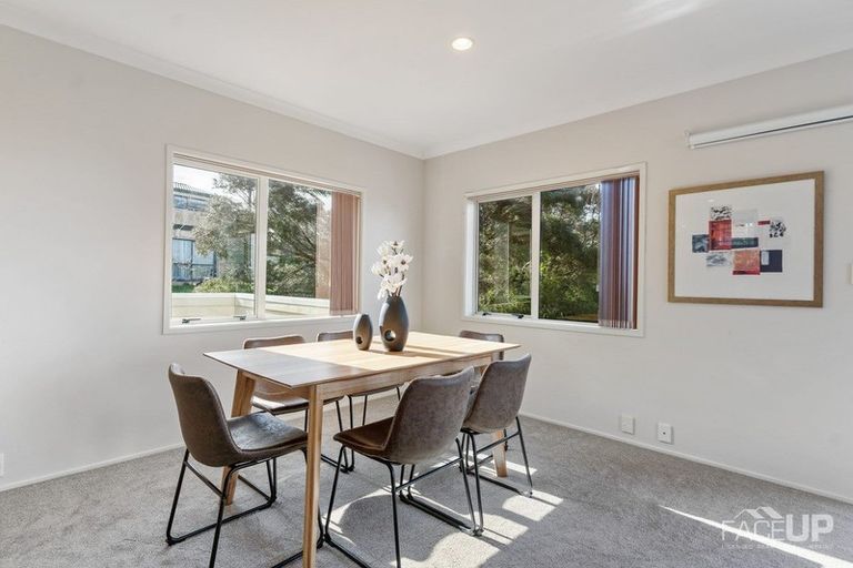 Photo of property in 4 Worthington Place, West Harbour, Auckland, 0618