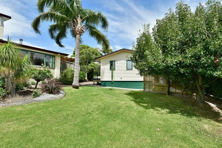 Photo of property in 45 Tindalls Bay Road, Tindalls Beach, Whangaparaoa, 0930