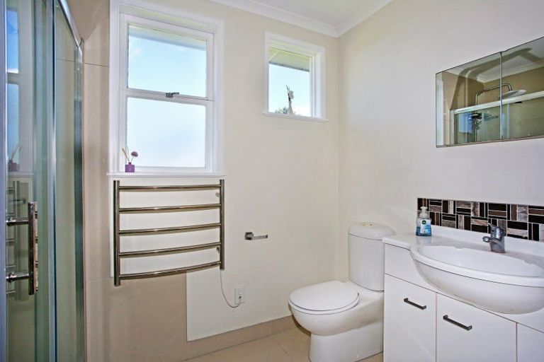 Photo of property in 1/1 Cooper Place, Papakura, 2110