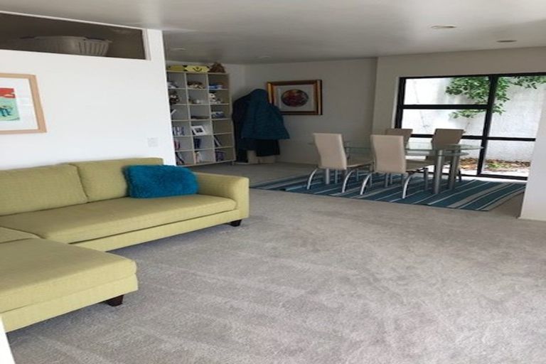 Photo of property in 1/7 Calypso Place, Rothesay Bay, Auckland, 0630