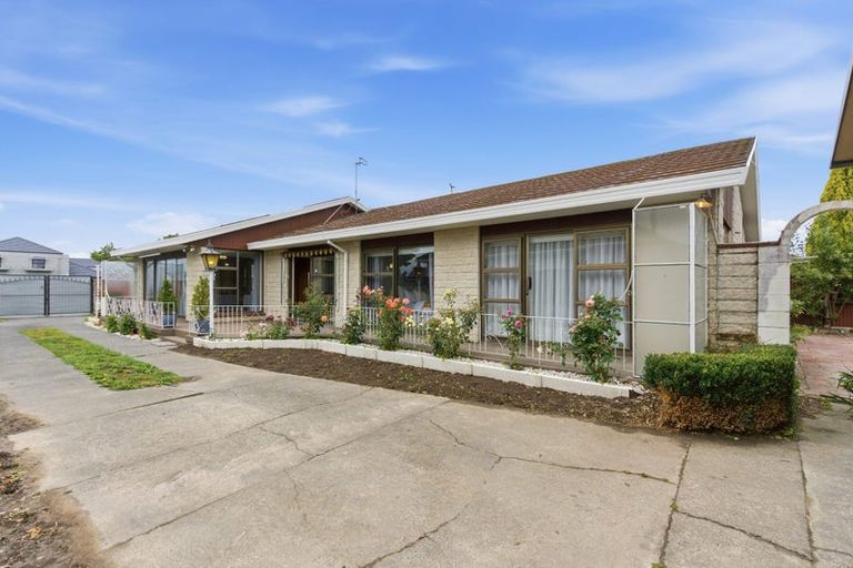 Photo of property in 219 Main North Road, Redwood, Christchurch, 8051