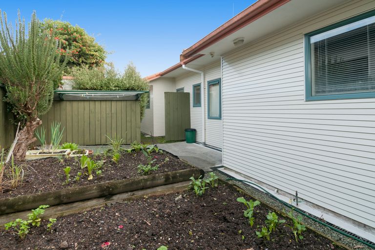 Photo of property in 10 Meadowviews Drive, Welcome Bay, Tauranga, 3112