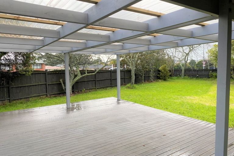 Photo of property in 2 Bradbury Road, Botany Downs, Auckland, 2010
