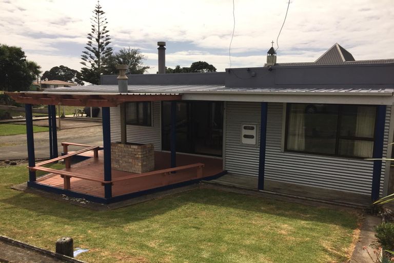 Photo of property in 58 Beach Road, Waihi Beach, 3611