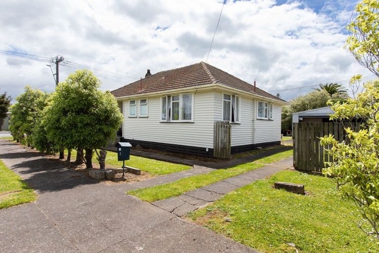Photo of property in 1 Robertshawe Crescent, Dannevirke, 4930