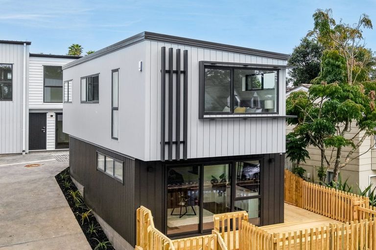 Photo of property in 23a Caribbean Drive, Unsworth Heights, Auckland, 0632