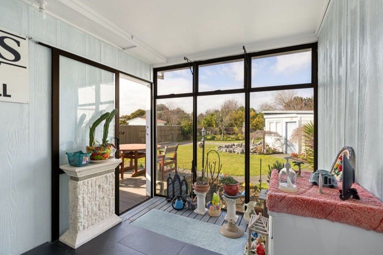 Photo of property in 15 Bull Street, Bulls, 4818