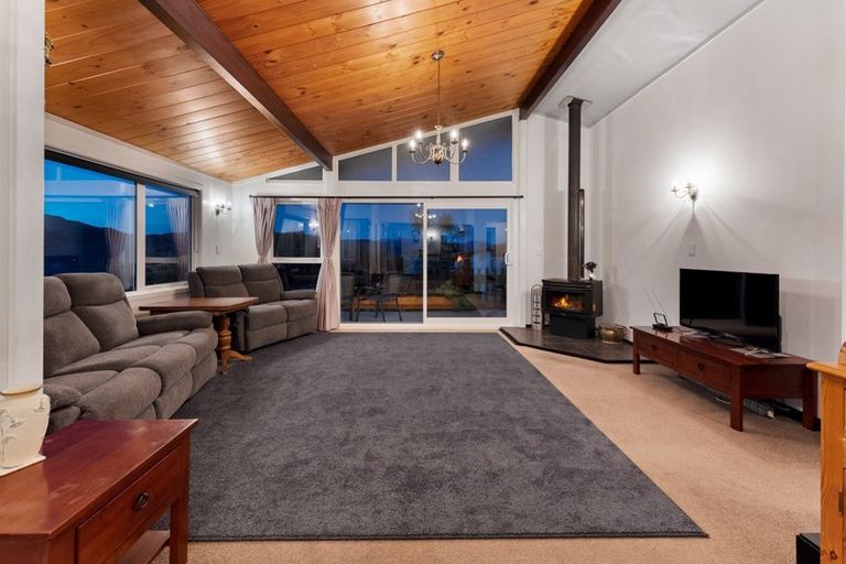 Photo of property in 13 Kenilworth Grove, Silverstream, Upper Hutt, 5019
