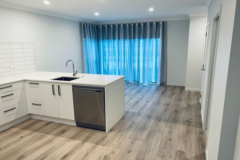 Photo of property in 10 Rauriki Lane, Rosehill, Papakura, 2113